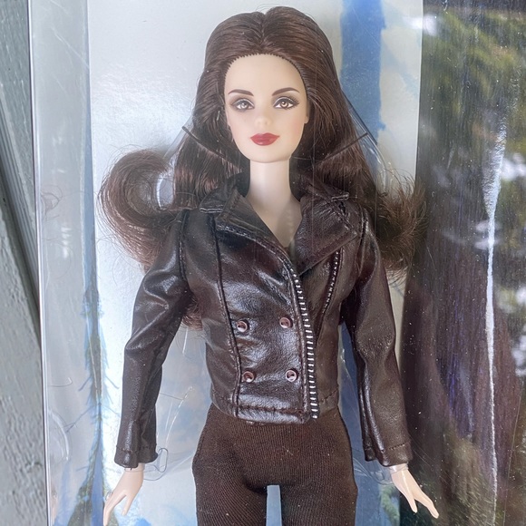 Bella Doll the Twilight Saga Breaking Dawn Part 2 Barbie Collector Pink Label - Picture 8 of 9